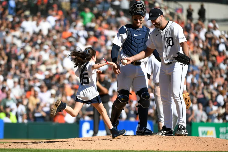 Verlander leaves final start of 21-year career as 7-year-old daughter sprints to the mound for hug